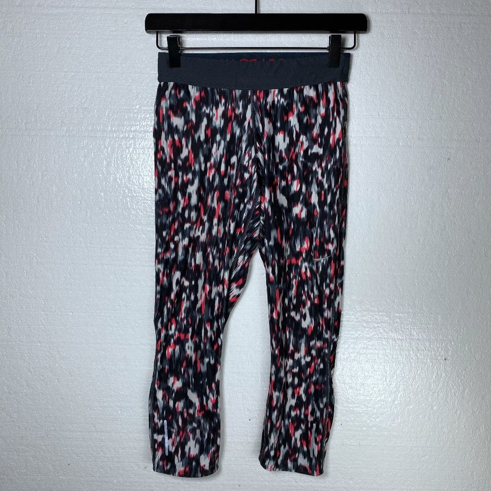 Nike Women's Size XS Dri-Fit Athletic Crop Leggings Zip Pocket Cropped Capri